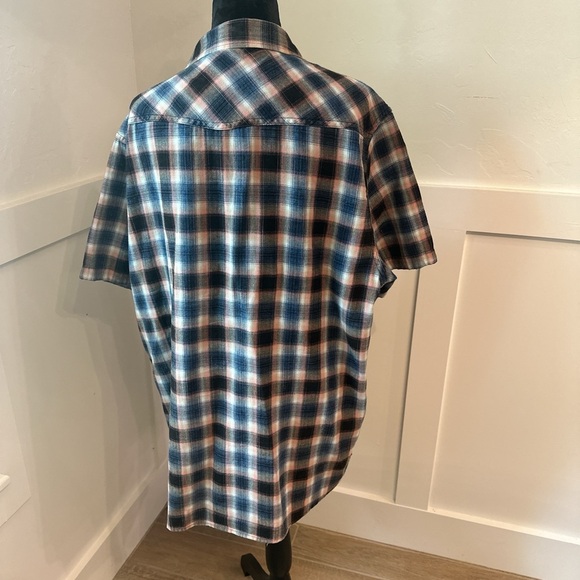 Men's Casual Plaid Button-Down Shirt - Picture 4 of 4